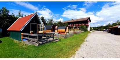 Campingplätze - Grillen mit Holzkohle möglich - Terrassen-Camping am Richterbichl