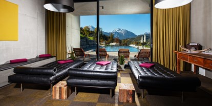 Campingplätze - Mietunterkünfte - Ruheraum mit Teebar und Panoramablick auf Watzmann und Hochkalter - Camping-Resort Allweglehen