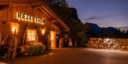 Campingplätze - Oberbayern - Ankunft Rezeption  - Camping-Resort Allweglehen