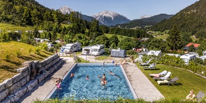 Campingplätze - Reisemobilstellplatz vor der Schranke - Erholung  mit Watzmannblick - ganzjährig beheizter Pool - Camping-Resort Allweglehen