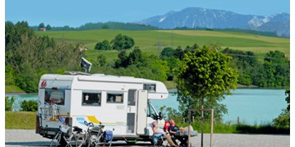 Campingplätze - Auto am Stellplatz - Via Claudia Camping