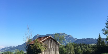 Campingplätze - Grillen mit Holzkohle möglich - Die Allgäuer Berge.  - Camping Zeh am See/ Allgäu