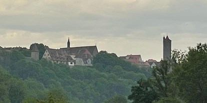 Campingplätze - Franken - Panorama Rothenburg, kurzer Fußweg zur Stadt. - Camping Tauber Idyll