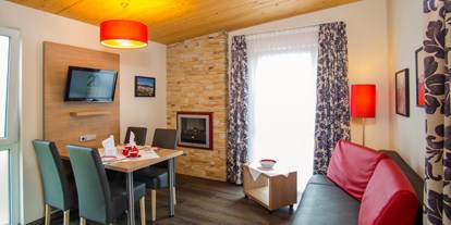 Campingplätze - Sauna - Beispielhafter Wohn- und Essbereich einer unserer Camping-Suiten. - Kur- & Feriencamping Holmernhof Dreiquellenbad