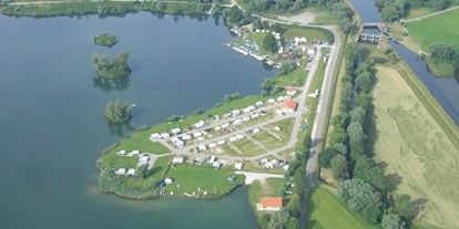 Campingplätze - Reisemobilstellplatz vor der Schranke - Blick von oben - See Camping Günztal