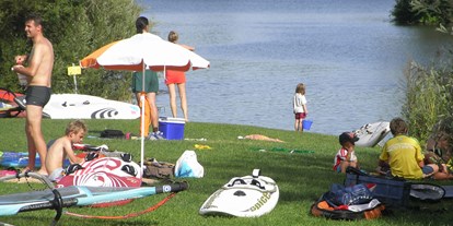 Campingplätze - Grillen mit Holzkohle möglich - Badespaß - See Camping Günztal