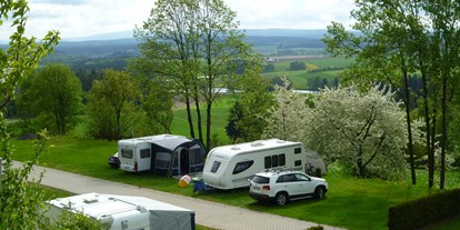 Campingplätze - Reisemobilstellplatz vor der Schranke - Panorama & Wellness-Campingplatz Großbüchlberg