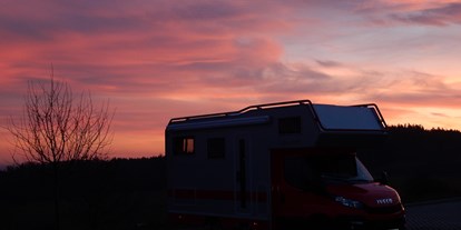 Campingplätze - Reisemobilstellplatz vor der Schranke - Panorama & Wellness-Campingplatz Großbüchlberg