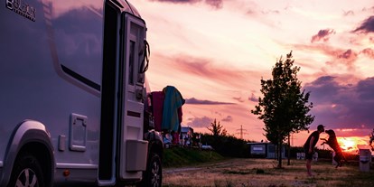 Campingplätze - Reisemobilstellplatz vor der Schranke - Vital CAMP Bayerbach